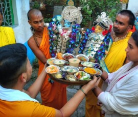 Kunja Bhanga ceremony, including the "Thakur Nach" (dance of the deity), at the Boro Goswami Bari / Photo: Rajarshi Ganguly Kunja Bhanga ceremony, including the "Thakur Nach" (dance of the deity), at the Boro Goswami Bari / Photo: Rajarshi Ganguly